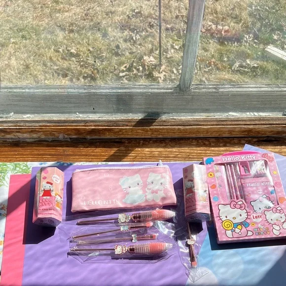 Hello Kitty Bundle - Picture 2 of 10